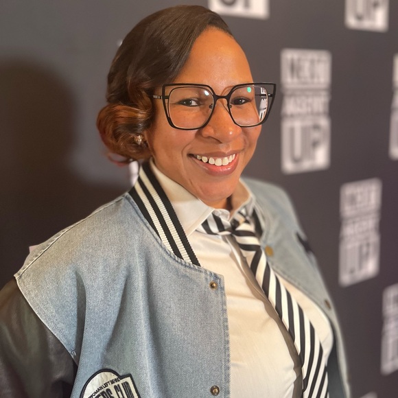 Meet your Posher, Nakia - Picture 1 of 3